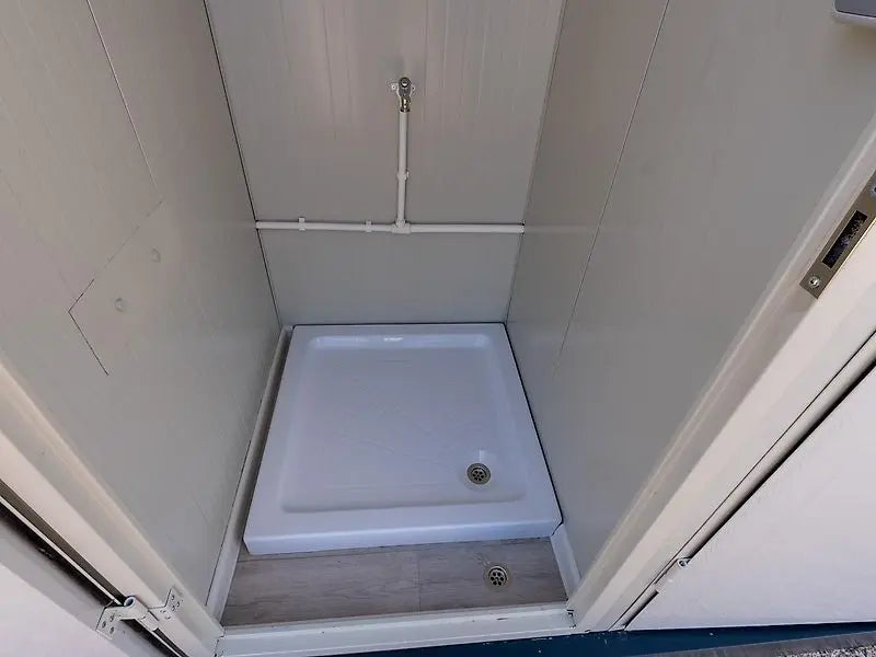Sanitary container, 8 x (toilet + sink) 220×400