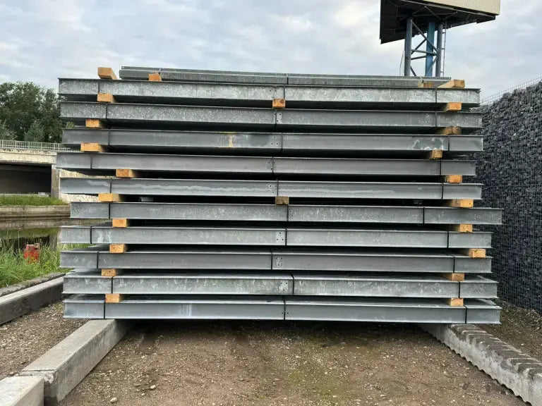 IPE 180 (60x) steel beam