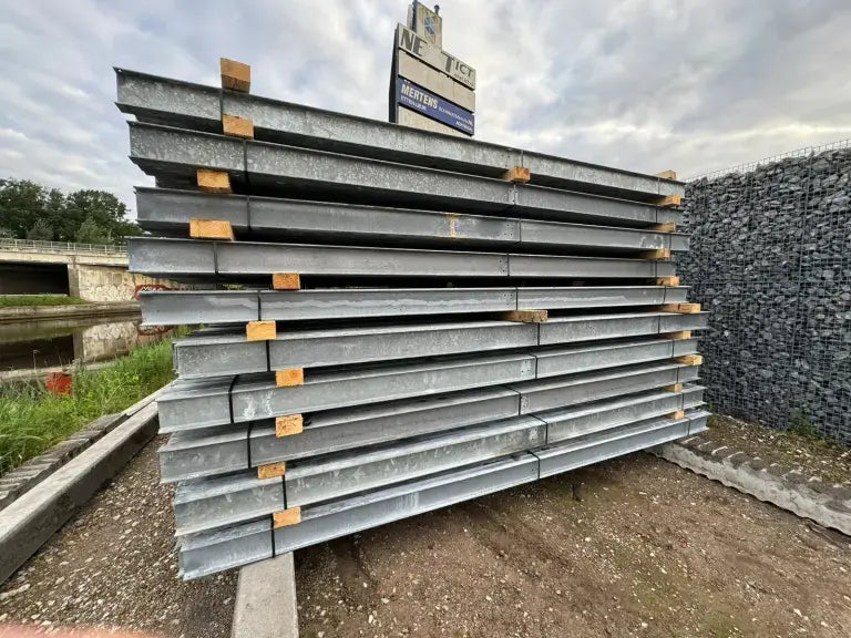 IPE 180 (60x) steel beam