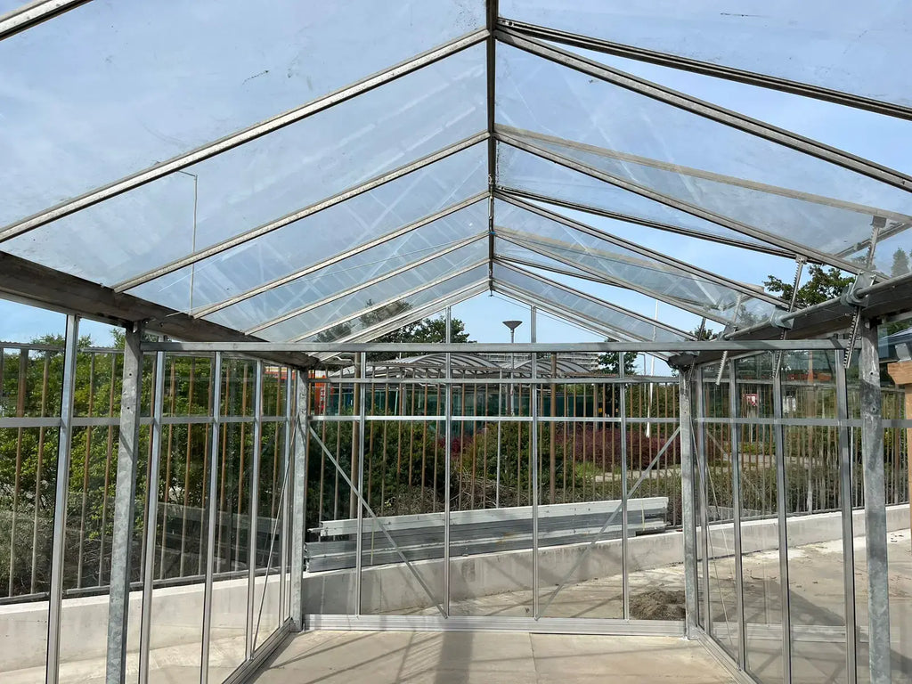 Recreational greenhouse (approx. 14m²)