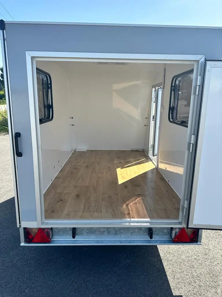 Mini Caravan B7526