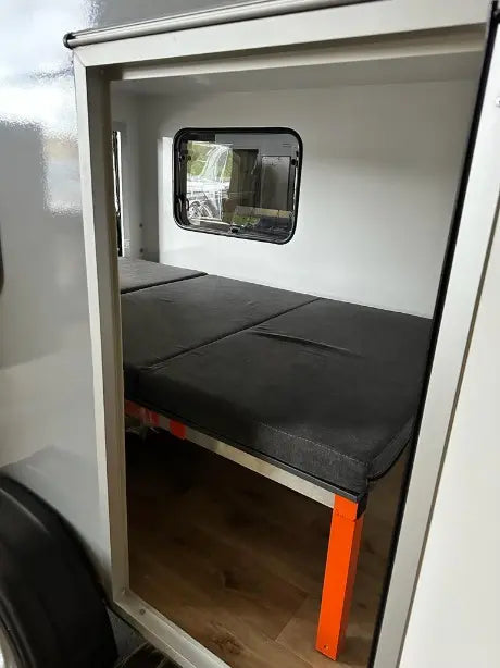 Mini Caravan B7526