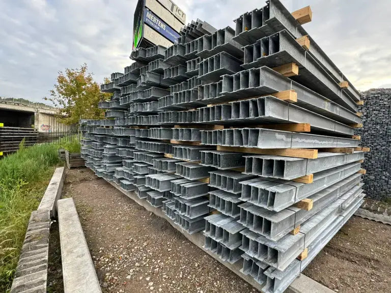 IPE 180 (60x) steel beam