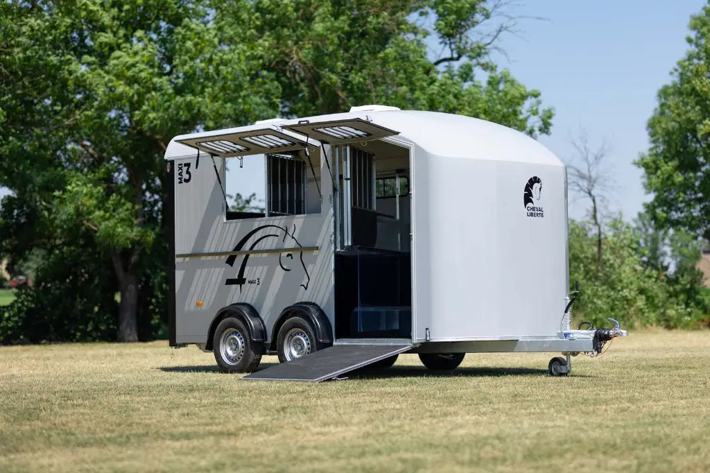 3-SEATER VAN WITH DIAGONAL LOADING, MAXIMUM HORSE FREEDOM 3