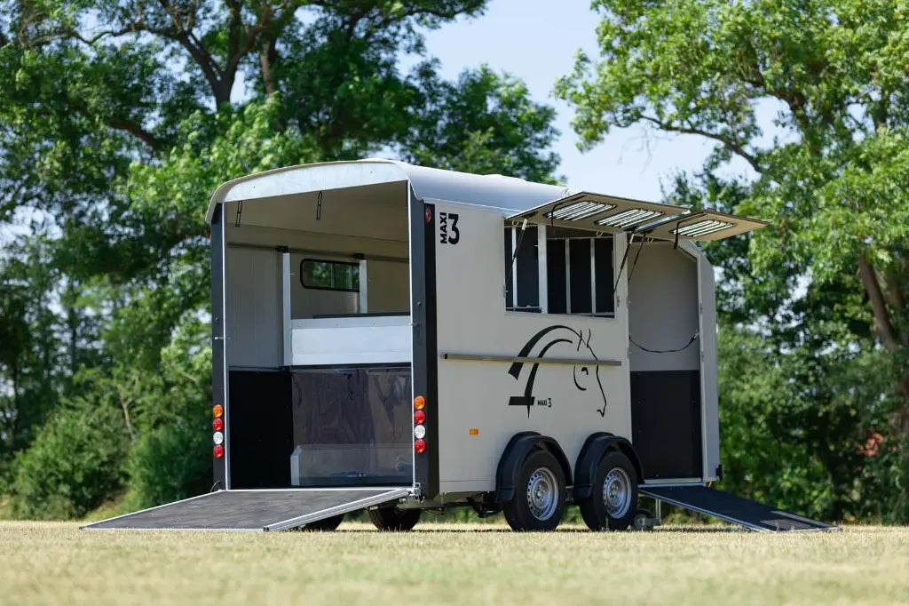 3-SEATER VAN WITH DIAGONAL LOADING, MAXIMUM HORSE FREEDOM 3
