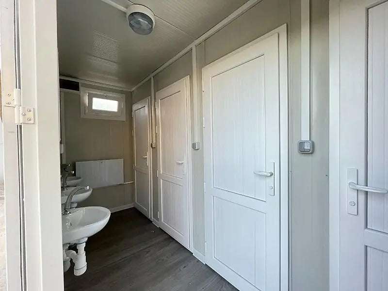 Sanitary container, 6 x (toilet + sink) 240×600