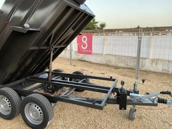 Hydraulic tipping trailer