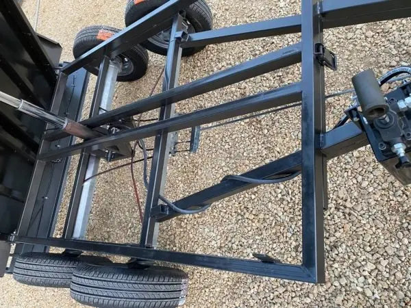 Hydraulic tipping trailer