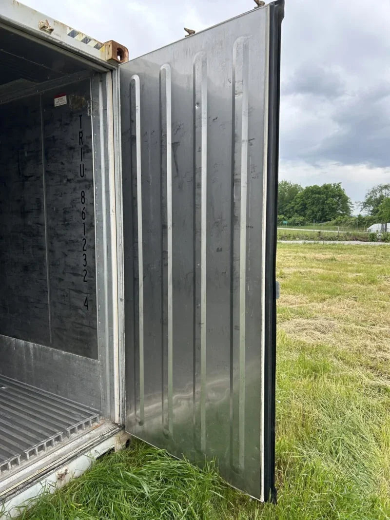 2009 40′ High Cube Refrigerated Storage Container – CCR18757